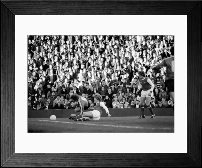 Framed Print : Division 1 football. Arsenal 2 v. Sunderland 2. October 1980 LF04-44-053 Framed Print : Division 1 football. Arsenal 2 v. Sunderland 2. October 1980 LF04-44-053