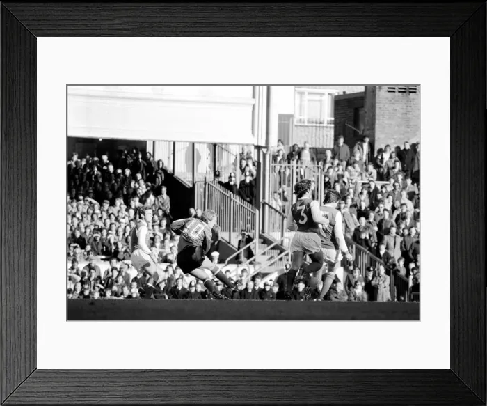 Framed Print : Division 1 football. Arsenal 2 v. Sunderland 2. October 1980 LF04-44-012 Framed Print : Division 1 football. Arsenal 2 v. Sunderland 2. October 1980 LF04-44-012