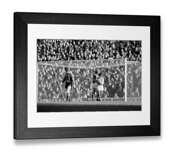 Framed Print : Division 1 football. Arsenal 2 v. Sunderland 2. October 1980 LF04-44-071