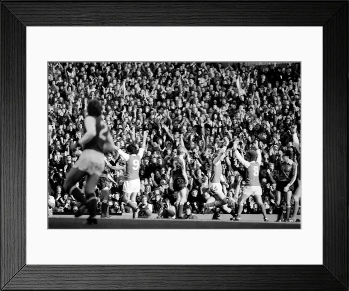 Framed Print : Division 1 football. Arsenal 2 v. Sunderland 2. October 1980 LF04-44-085 Framed Print : Division 1 football. Arsenal 2 v. Sunderland 2. October 1980 LF04-44-085