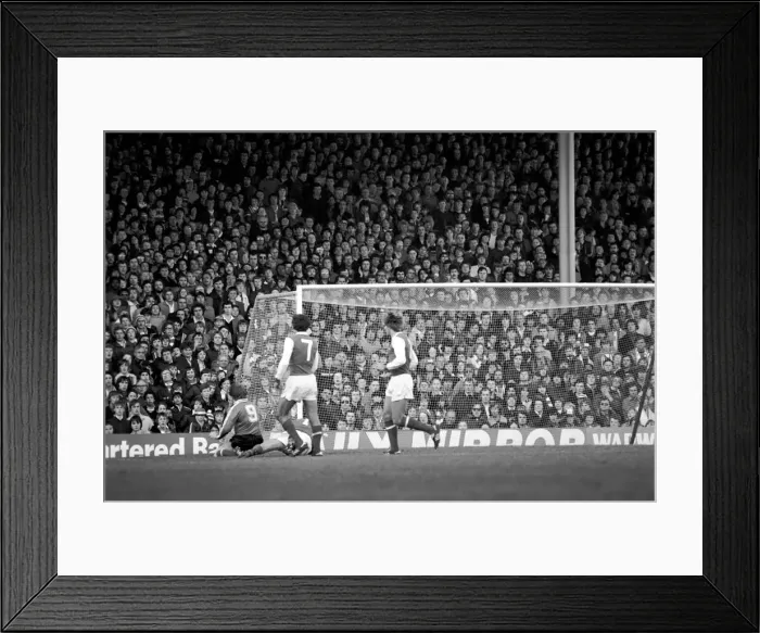 Framed Print : Division 1 football. Arsenal 2 v. Sunderland 2. October 1980 LF04-44-044 Framed Print : Division 1 football. Arsenal 2 v. Sunderland 2. October 1980 LF04-44-044