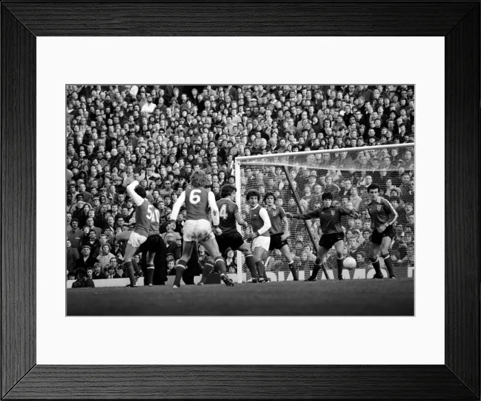 Framed Print : Division 1 football. Arsenal 2 v. Sunderland 2. October 1980 LF04-44-080 Framed Print : Division 1 football. Arsenal 2 v. Sunderland 2. October 1980 LF04-44-080