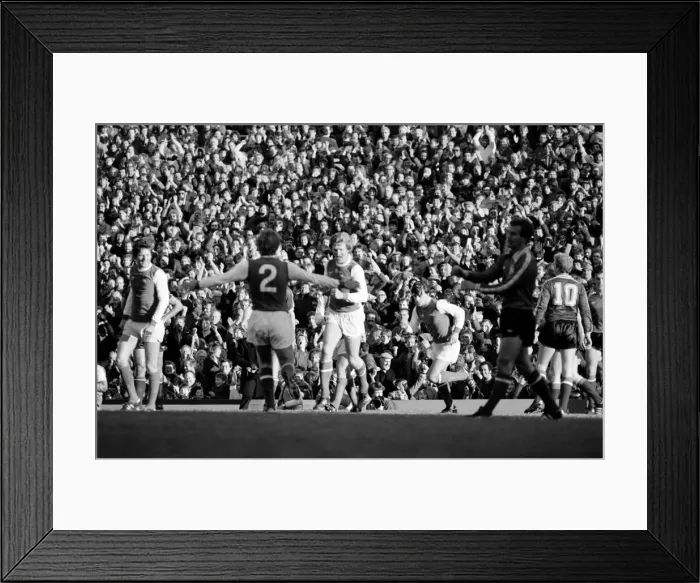 Framed Print : Division 1 football. Arsenal 2 v. Sunderland 2. October 1980 LF04-44-089 Framed Print : Division 1 football. Arsenal 2 v. Sunderland 2. October 1980 LF04-44-089