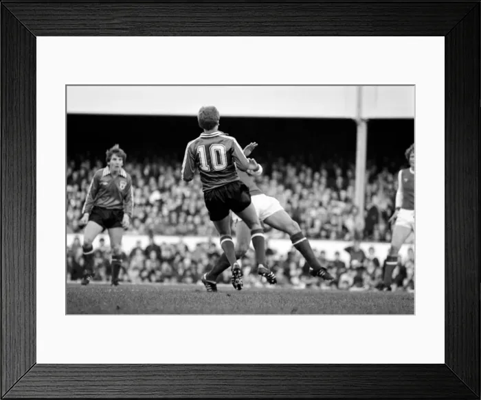 Framed Print : Division 1 football. Arsenal 2 v. Sunderland 2. October 1980 LF04-44-038 Framed Print : Division 1 football. Arsenal 2 v. Sunderland 2. October 1980 LF04-44-038