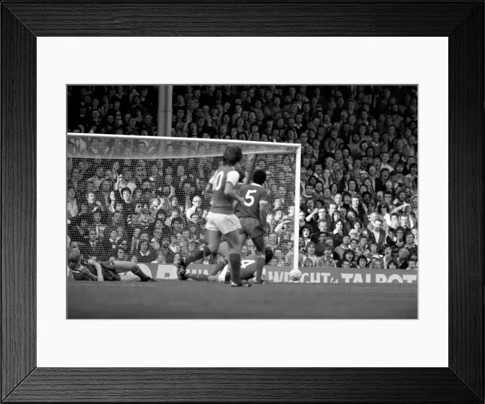 Framed Print : Division 1 football. Arsenal 1 v. Leicester 0. October 1980 LF04-38-025 Framed Print : Division 1 football. Arsenal 1 v. Leicester 0. October 1980 LF04-38-025