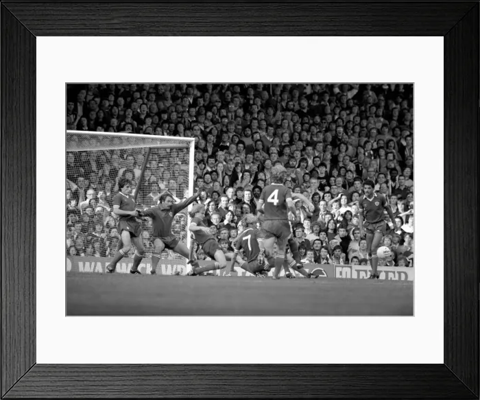 Framed Print : Division 1 football. Arsenal 1 v. Leicester 0. October 1980 LF04-38-024 Framed Print : Division 1 football. Arsenal 1 v. Leicester 0. October 1980 LF04-38-024
