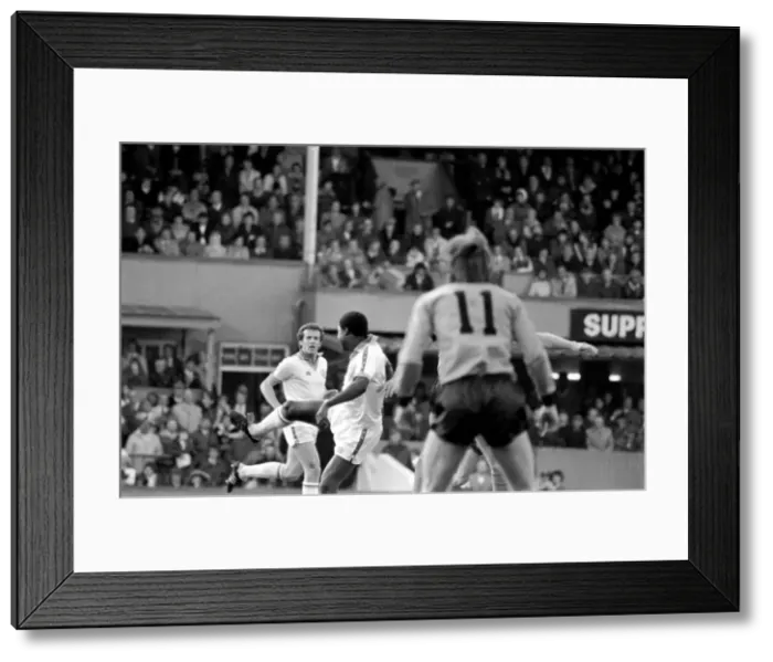 Framed Print : Football Division 1. Aston Villa 3 v. Tottenham Hotspur 0. October 1980 LF04-43-036 Framed Print : Football Division 1. Aston Villa 3 v. Tottenham Hotspur 0. October 1980 LF04-43-036