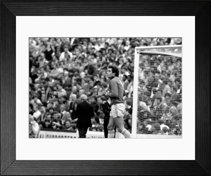 Framed Print : Division 1 football. Arsenal 1 v. Nottingham Forest 0. September 1980 LF04-37-030 Framed Print : Division 1 football. Arsenal 1 v. Nottingham Forest 0. September 1980 LF04-37-030