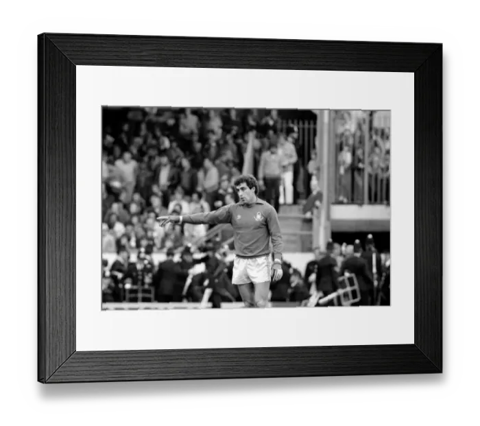 Framed Print : Division 1 football. Arsenal 1 v. Nottingham Forest 0. September 1980 LF04-37-013 Peter Framed Print : Division 1 football. Arsenal 1 v. Nottingham Forest 0. September 1980 LF04-37-013 Peter