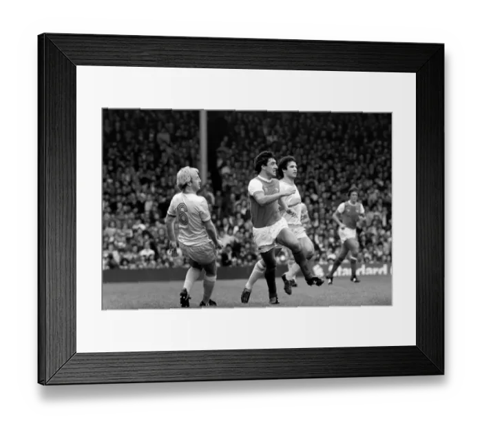 Framed Print : Division 1 football. Arsenal 1 v. Nottingham Forest 0. September 1980 LF04-37-079 Framed Print : Division 1 football. Arsenal 1 v. Nottingham Forest 0. September 1980 LF04-37-079