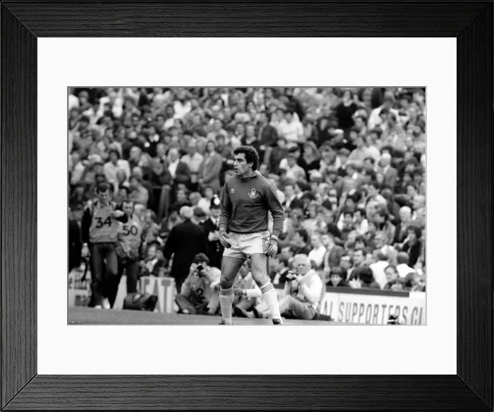 Framed Print : Division 1 football. Arsenal 1 v. Nottingham Forest 0. September 1980 LF04-37-010 Peter Framed Print : Division 1 football. Arsenal 1 v. Nottingham Forest 0. September 1980 LF04-37-010 Peter