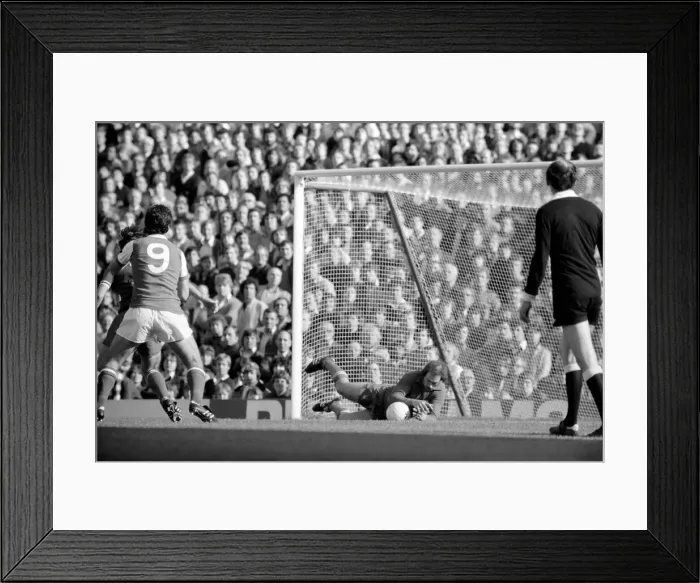 Framed Print : Division 1 football. Arsenal 1 v. Leicester 0. October 1980 LF04-38-035 Framed Print : Division 1 football. Arsenal 1 v. Leicester 0. October 1980 LF04-38-035