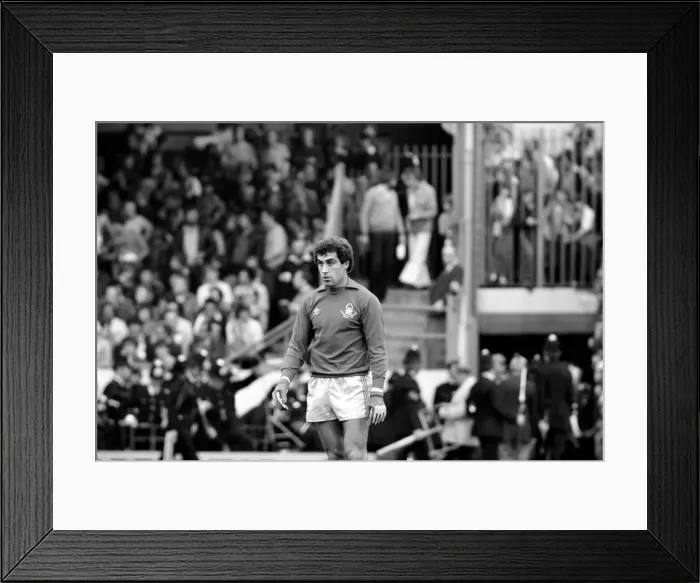 Framed Print : Division 1 football. Arsenal 1 v. Nottingham Forest 0. September 1980 LF04-37-002 Peter Framed Print : Division 1 football. Arsenal 1 v. Nottingham Forest 0. September 1980 LF04-37-002 Peter