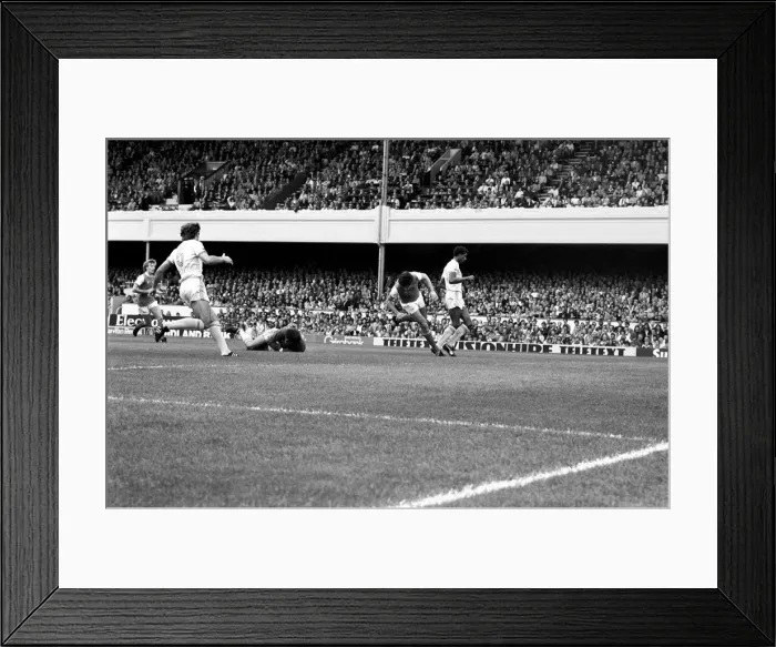 Framed Print : Division 1 football. Arsenal 1 v. Nottingham Forest 0. September 1980 LF04-37-074 Framed Print : Division 1 football. Arsenal 1 v. Nottingham Forest 0. September 1980 LF04-37-074