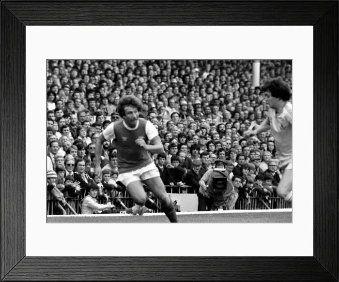 Framed Print : Division 1 football. Arsenal 1 v. Nottingham Forest 0. September 1980 LF04-37-087 Framed Print : Division 1 football. Arsenal 1 v. Nottingham Forest 0. September 1980 LF04-37-087