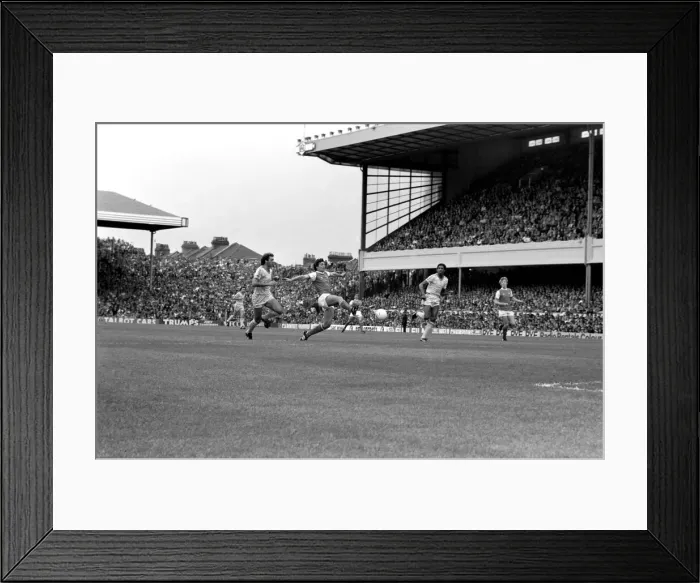 Framed Print : Division 1 football. Arsenal 1 v. Nottingham Forest 0. September 1980 LF04-37-053 Framed Print : Division 1 football. Arsenal 1 v. Nottingham Forest 0. September 1980 LF04-37-053