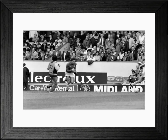 Framed Print : Division 1 football. Arsenal 1 v. Nottingham Forest 0. September 1980 LF04-37 Framed Print : Division 1 football. Arsenal 1 v. Nottingham Forest 0. September 1980 LF04-37