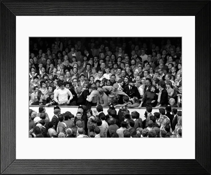 Framed Print : Division 1 football. Arsenal 1 v. Nottingham Forest 0. September 1980 LF04-37-064 Framed Print : Division 1 football. Arsenal 1 v. Nottingham Forest 0. September 1980 LF04-37-064