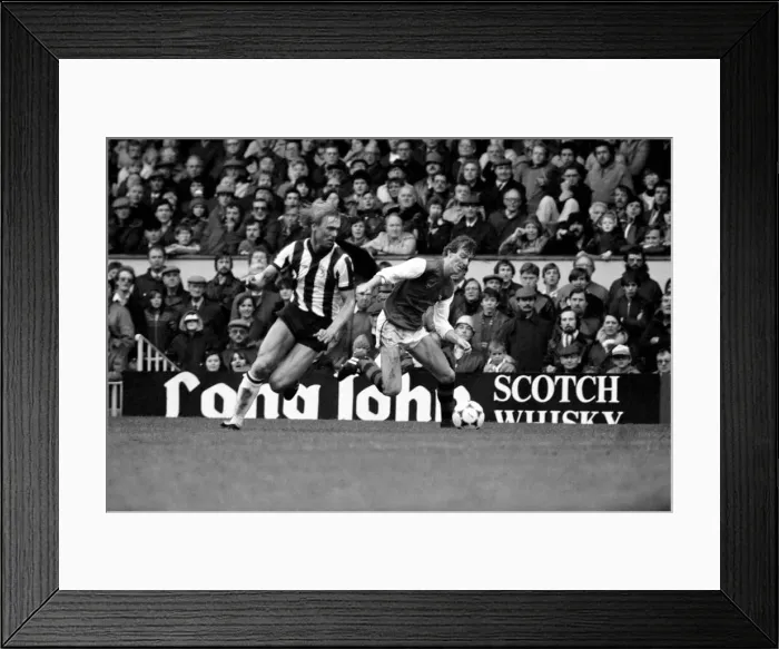 Framed Print : English League Division One match at Highbury. Arsenal 2 v West Bromwich Albion 0 Framed Print : English League Division One match at Highbury. Arsenal 2 v West Bromwich Albion 0