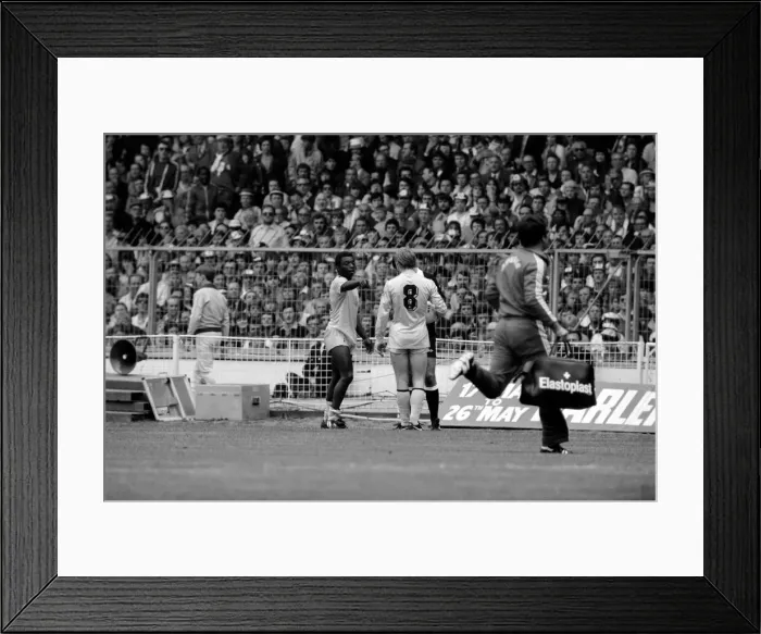 Framed Print : English FA Cup Final at Wembley Stadium. Tottenham Hotspur 1 v Queens Park Rangers 1