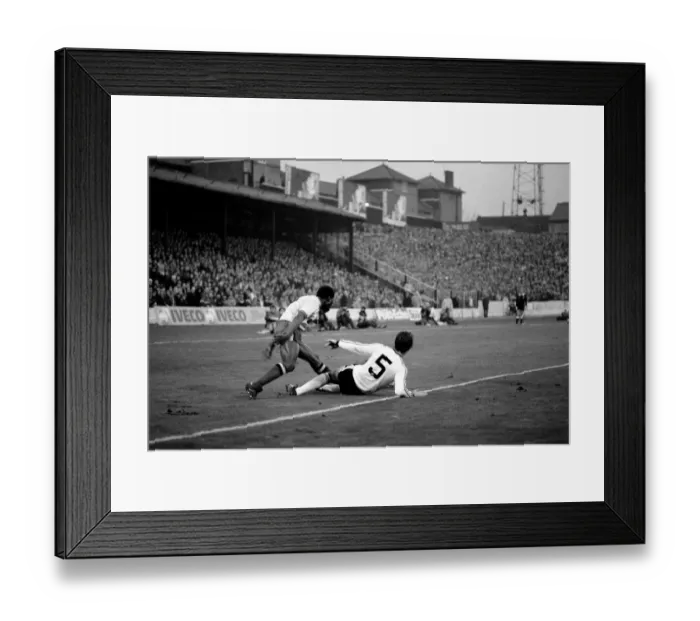 Framed Print : English League Division One match at Vicarage Road. Watford 0 v Manchester United 1 Framed Print : English League Division One match at Vicarage Road. Watford 0 v Manchester United 1