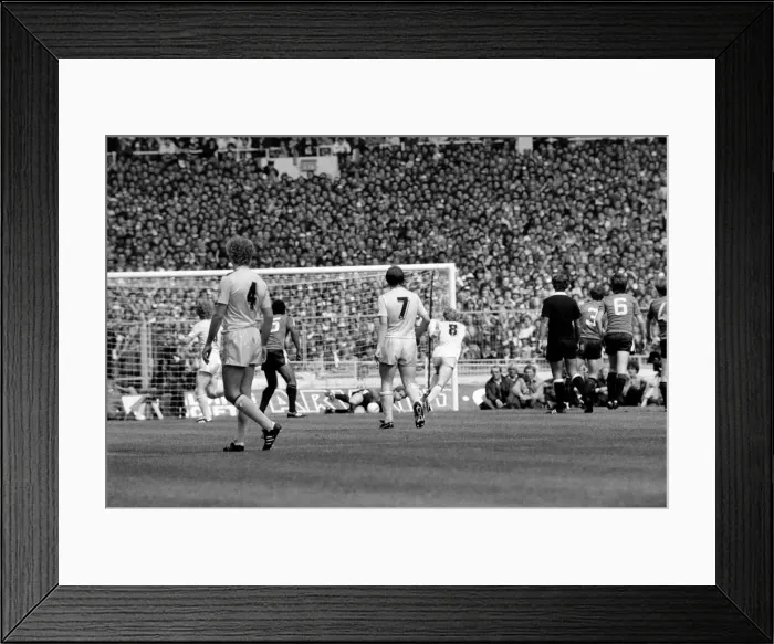 Framed Print : English FA Cup Final at Wembley Stadium. Tottenham Hotspur 1 v Queens Park Rangers 1 Framed Print : English FA Cup Final at Wembley Stadium. Tottenham Hotspur 1 v Queens Park Rangers 1