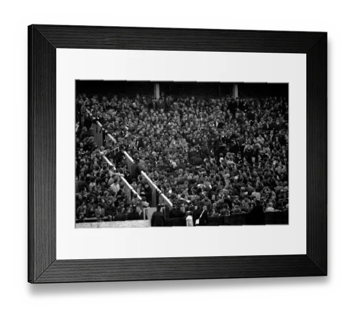 Framed Print : English League Division One match at Vicarage Road. Watford 0 v Manchester United 1 Framed Print : English League Division One match at Vicarage Road. Watford 0 v Manchester United 1