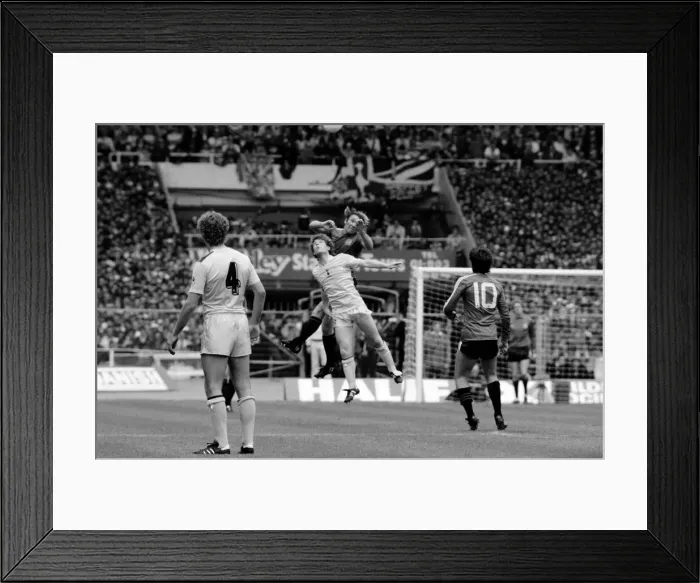 Framed Print : English FA Cup Final at Wembley Stadium. Tottenham Hotspur 1 v Queens Park Rangers 1