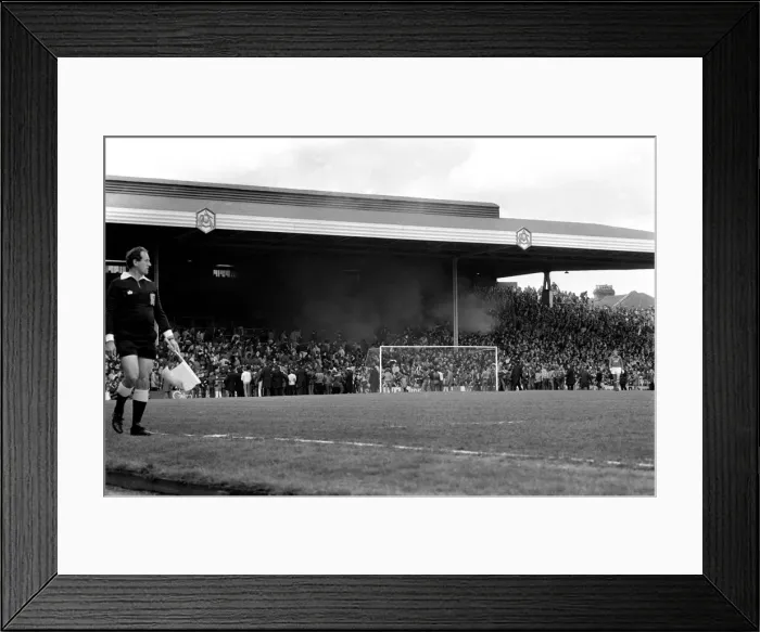 Framed Print : English League Division One match at Highbury. Arsenal 2 v West Ham United 0 Framed Print : English League Division One match at Highbury. Arsenal 2 v West Ham United 0