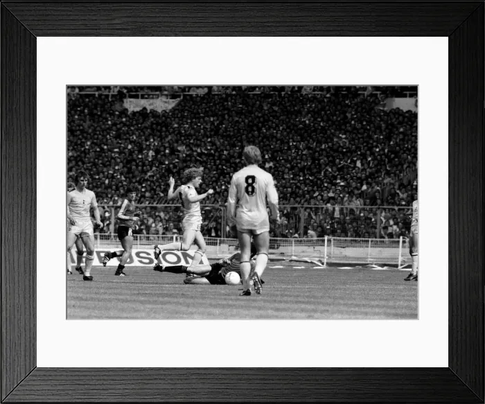 Framed Print : English FA Cup Final at Wembley Stadium. Tottenham Hotspur 1 v Queens Park Rangers 1 Framed Print : English FA Cup Final at Wembley Stadium. Tottenham Hotspur 1 v Queens Park Rangers 1