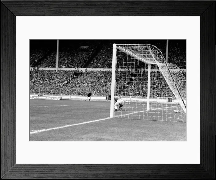 Framed Print : English FA Cup Final at Wembley Stadium. Tottenham Hotspur 1 v Queens Park Rangers 1 Framed Print : English FA Cup Final at Wembley Stadium. Tottenham Hotspur 1 v Queens Park Rangers 1
