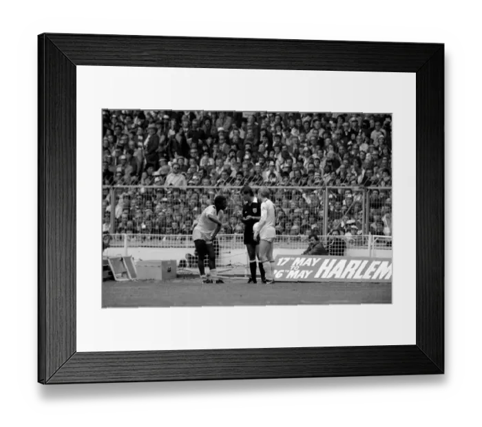 Framed Print : English FA Cup Final at Wembley Stadium. Tottenham Hotspur 1 v Queens Park Rangers 1 Framed Print : English FA Cup Final at Wembley Stadium. Tottenham Hotspur 1 v Queens Park Rangers 1