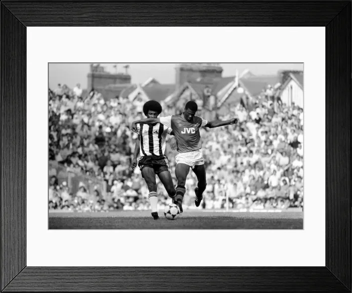 Framed Print : English League Division One match at Highbury. Arsenal 2 v Notts County 0 Framed Print : English League Division One match at Highbury. Arsenal 2 v Notts County 0