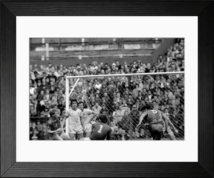 Framed Print : English League Division Two match at Stamford Bridge. Chelsea 0 v Leeds United 0 Framed Print : English League Division Two match at Stamford Bridge. Chelsea 0 v Leeds United 0