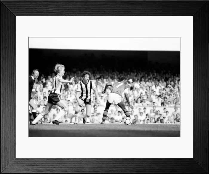 Framed Print : English League Division One match at Highbury. Arsenal 2 v Notts County 0 Framed Print : English League Division One match at Highbury. Arsenal 2 v Notts County 0