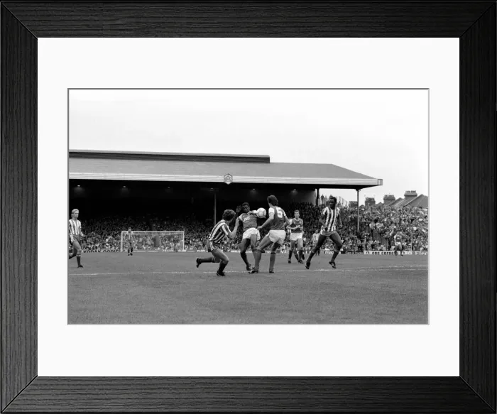 Framed Print : Division 1 football. Arsenal 1 v. Sheffield Wednesday 1. September 1985 LF15-15-082 Framed Print : Division 1 football. Arsenal 1 v. Sheffield Wednesday 1. September 1985 LF15-15-082