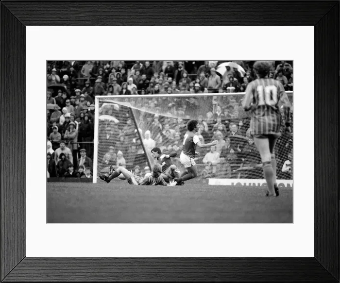 Framed Print : Division 1 football. Arsenal 1 v. Coventry 0. October 1983 LF14-01-011 Framed Print : Division 1 football. Arsenal 1 v. Coventry 0. October 1983 LF14-01-011