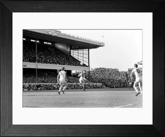 Framed Print : Division 1 football. Arsenal 4 v. Nottingham Forest 1. October 1983 LF14-07-087 Framed Print : Division 1 football. Arsenal 4 v. Nottingham Forest 1. October 1983 LF14-07-087