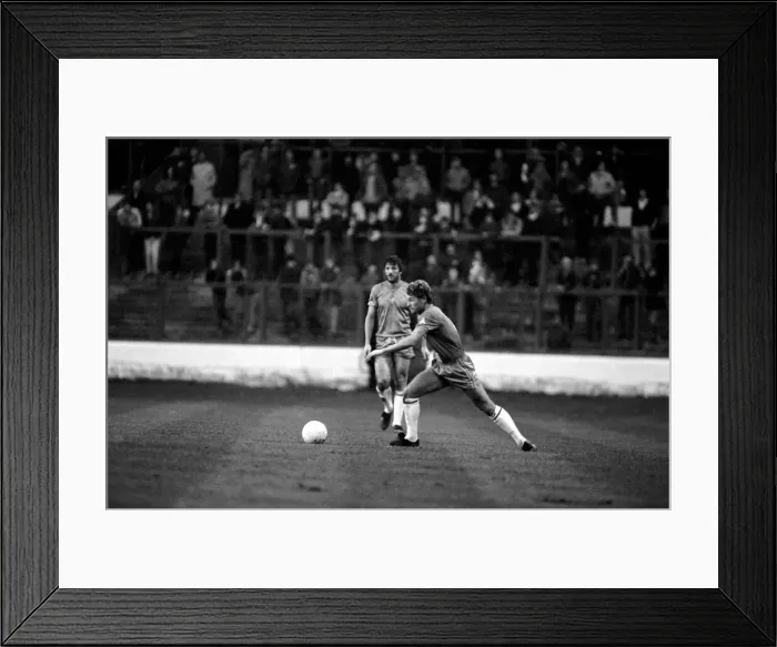 Framed Print : Division 2 football. Chelsea 2 v. Burnley 1 December 1982 LF11-27-062