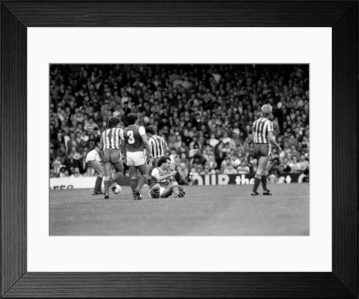 Framed Print : Division 1 football. Arsenal 1 v. Sheffield Wednesday 1. September 1985 LF15-15-076