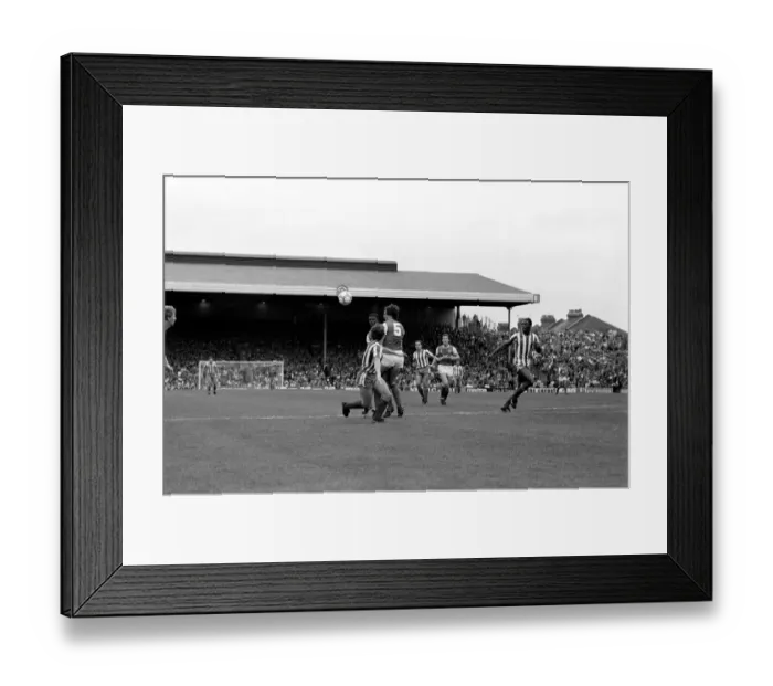 Framed Print : Division 1 football. Arsenal 1 v. Sheffield Wednesday 1. September 1985 LF15-15-081