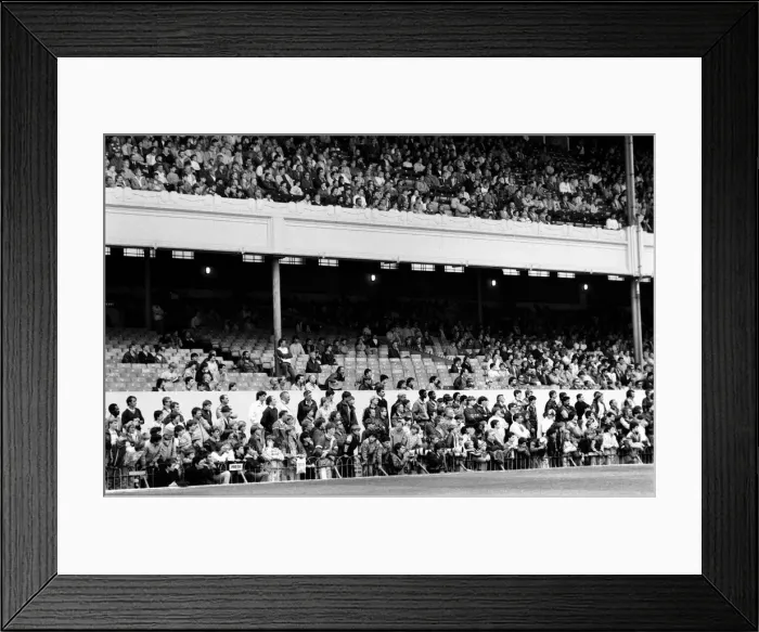 Framed Print : Division 1 football. Arsenal 1 v. Sheffield Wednesday 1. September 1985 LF15-15-004