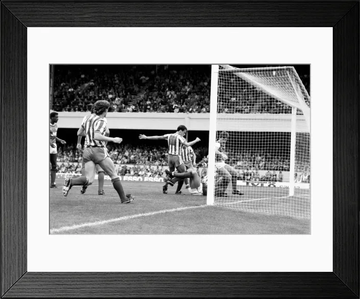 Framed Print : Division 1 football. Arsenal 1 v. Sheffield Wednesday 1. September 1985 LF15-15-011 Framed Print : Division 1 football. Arsenal 1 v. Sheffield Wednesday 1. September 1985 LF15-15-011