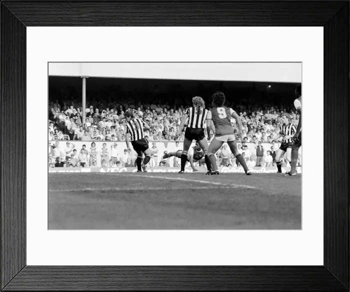 Framed Print : Division 1 football. Arsenal 0 v. Newcastle 0. September 1985 LF15-22-033 Framed Print : Division 1 football. Arsenal 0 v. Newcastle 0. September 1985 LF15-22-033