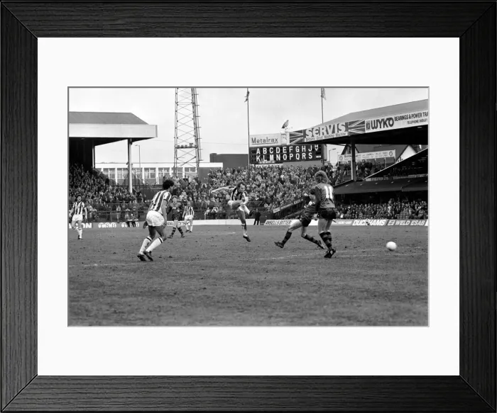 Framed Print : West Bromwich Albion 0 v. Arsenal 0. February 1983 LF12-35-028 Framed Print : West Bromwich Albion 0 v. Arsenal 0. February 1983 LF12-35-028