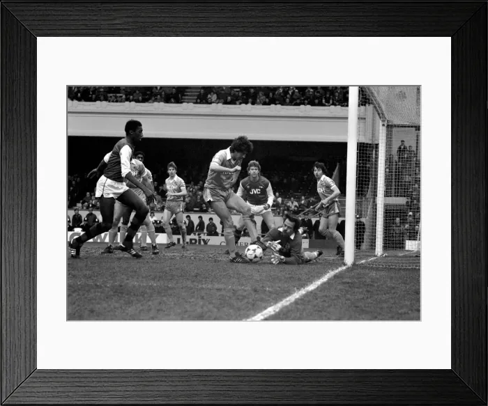Framed Print : English League Division One match at Highbury. Arsenal 3 v Stoke City 0 Framed Print : English League Division One match at Highbury. Arsenal 3 v Stoke City 0