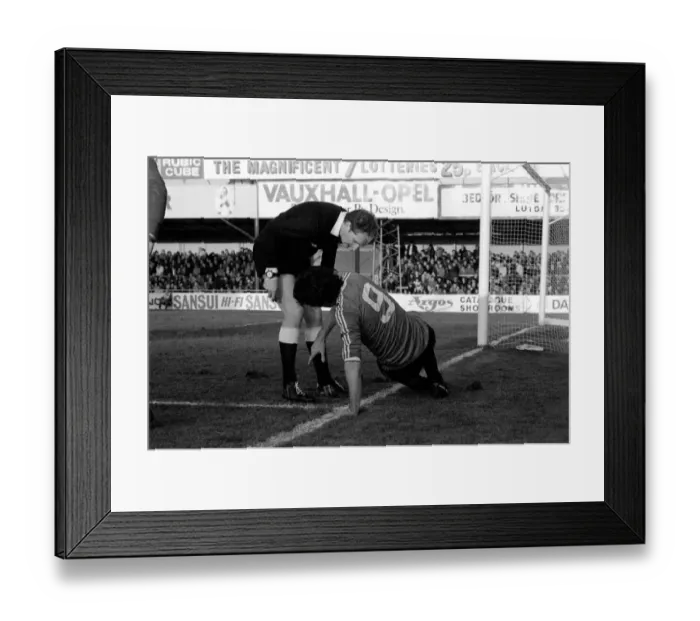 Framed Print : English F. A Cup Football. Luton 0 v. Manchester United 2 January 1983 LF12-42-032