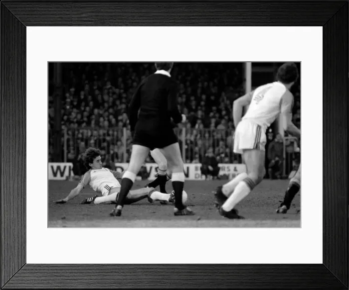 Framed Print : English F. A Cup Football. Luton 0 v. Manchester United 2 January 1983 LF12-42-058 Framed Print : English F. A Cup Football. Luton 0 v. Manchester United 2 January 1983 LF12-42-058