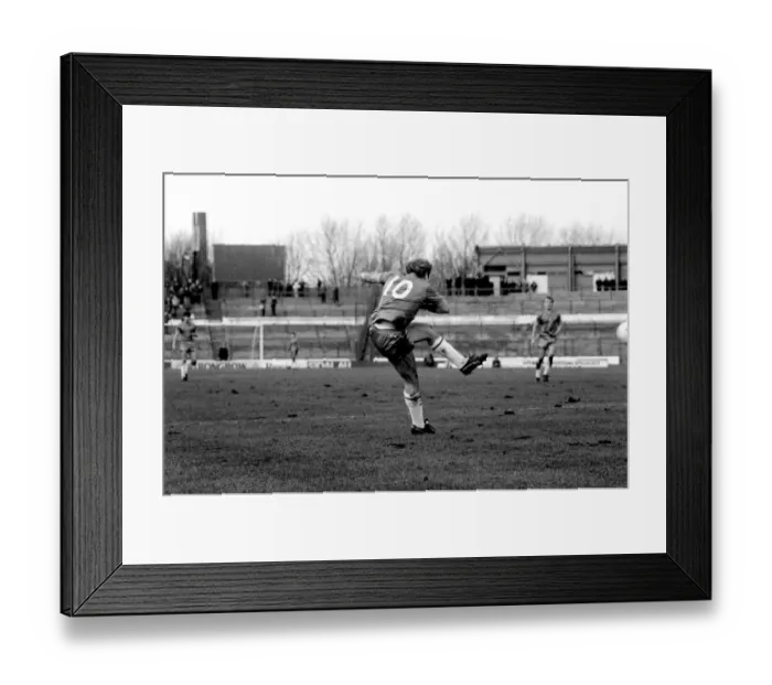 Framed Print : Division 2 football. Chelsea 1 v. Derby County 3. February 1983 LF12-27-049