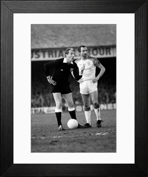 Framed Print : English F. A Cup Football. Luton 0 v. Manchester United 2 January 1983 LF12-42-038 Framed Print : English F. A Cup Football. Luton 0 v. Manchester United 2 January 1983 LF12-42-038
